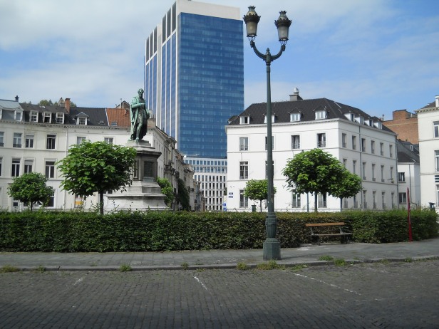 standbeeld Barricadenplein